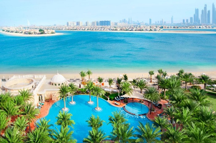 منتجعات دبي مع مسبح خاص